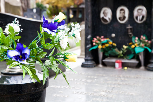Fotoceramiche funerarie: un modo elegante per ricordare i cari