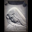 Bajorrelieve Virgen con Niño en trono - En mármol de Carrara, personalizable ART40
